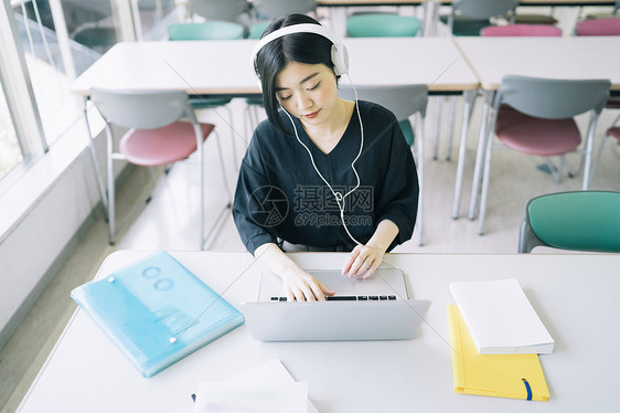 独自的女大学生图片