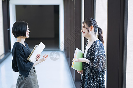 室内女士们过道女大学生校园生活摄影合作keisenjogakuen大学图片