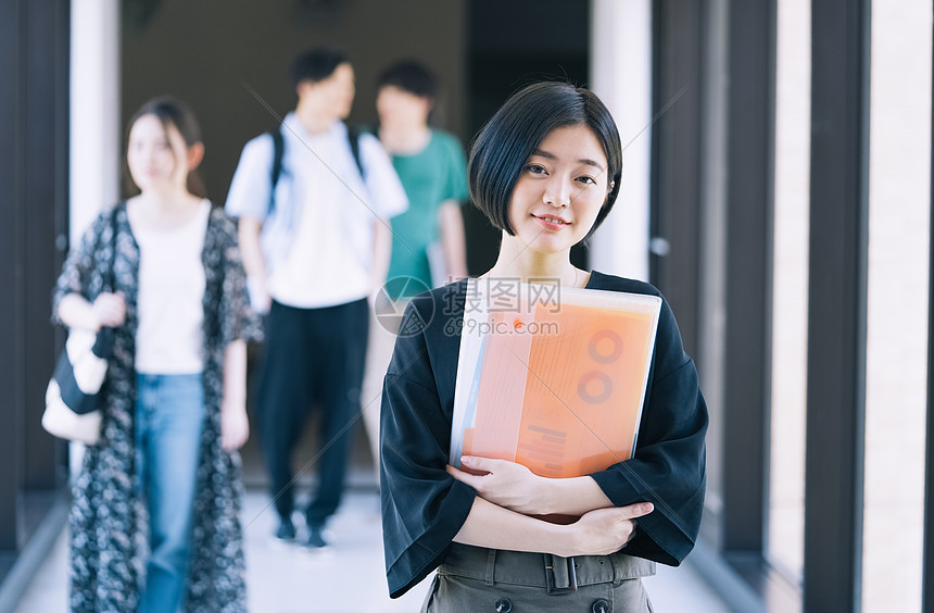 空白部分女人男女女大学生校园生活摄影合作keisenjogakuen大学图片