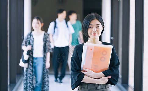 一人行走复数女大学生校园生活摄影合作keisenjogakuen大学图片