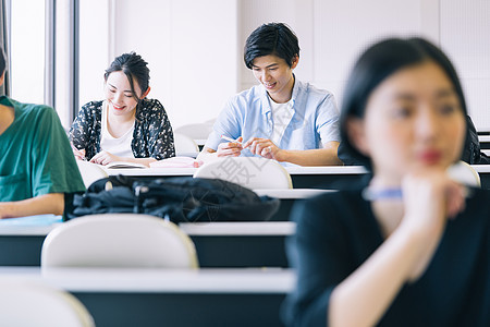 二十几岁生机勃勃复数男女大学生学习摄影合作keisenjogakuen大学图片