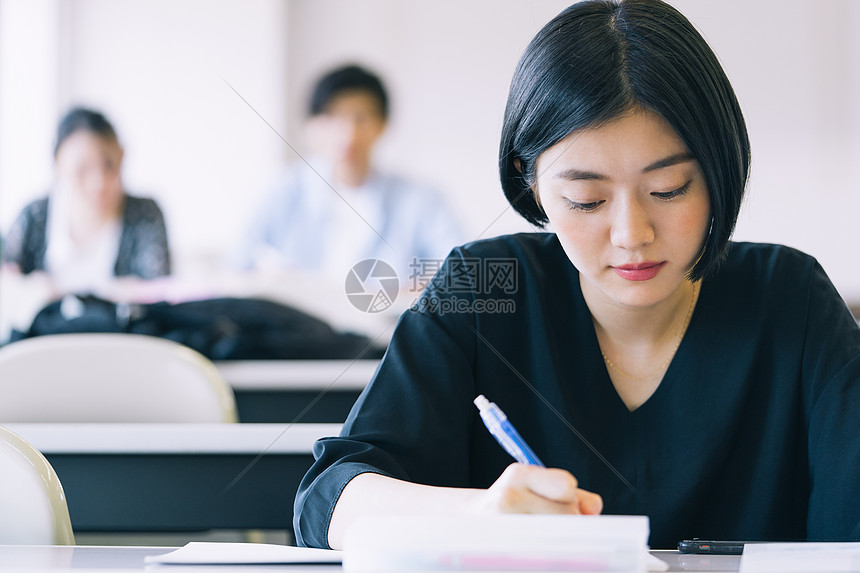 活力人物复制空间女大学生学习摄影合作keisenjogakuen大学图片