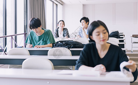 聊天室内女孩男女大学生学习摄影合作keisenjogakuen大学图片