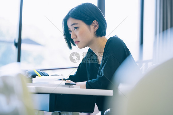 教训小学生可爱女大学生学习摄影合作keisenjogakuen大学图片