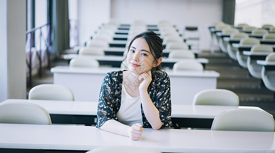 女大学生校园生活图片