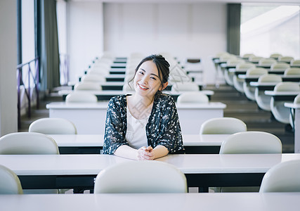 女大学生校园生活图片