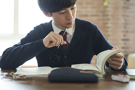 男子生机勃勃制服男孩男学生学习图片