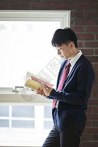 绝妙的男人们学校男孩男学生读书图片