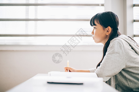 中学测试学生晴朗女孩补习学校学习图片