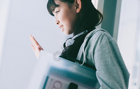 晴朗风景日本人女孩生活耳机图片