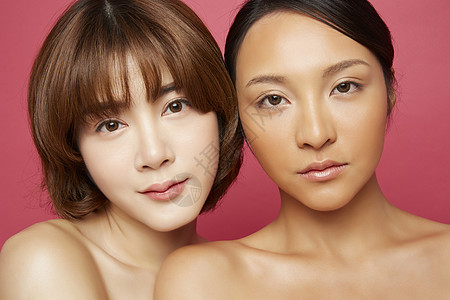 化妆品组合女性混合肤色美妆模特组合背景