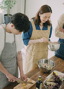 家庭聚会做饭图片