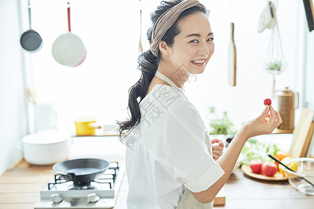 家庭主妇做饭图片