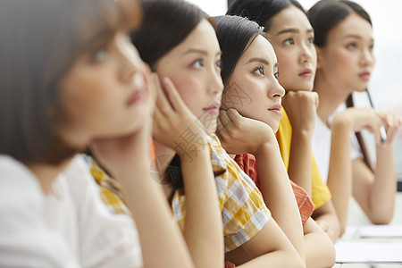 校园生活上课青春少女们图片