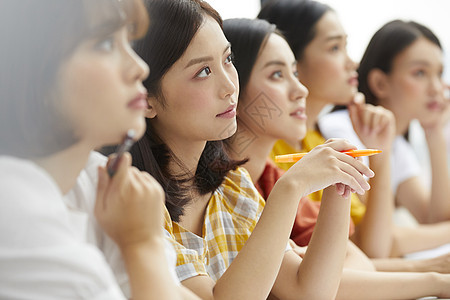 校园生活上课青春少女们图片