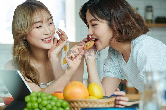 笑脸进餐幸福女生活美食图片