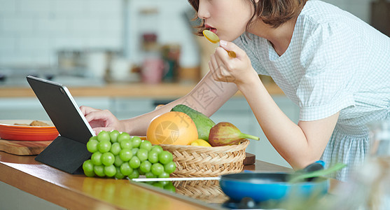 白人录像机搜寻女生活美食图片