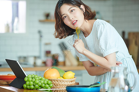 电影平板电脑水果女生活美食图片