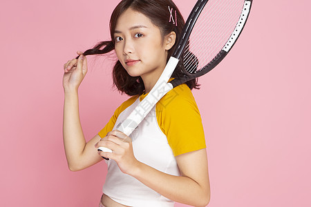时髦练习网球运动的女子图片