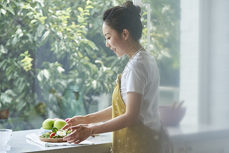 早晨女人生活用餐图片