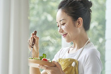 早晨女人生活用餐图片