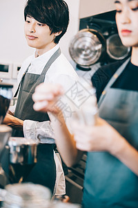 餐厅工作的员工图片