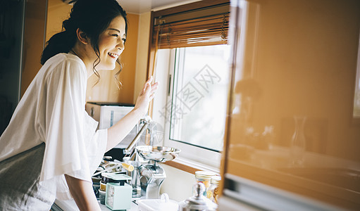 房屋年轻建造女人的生活方式主妇图片