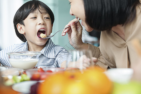 人类亲密朋友女家庭生活食品图片