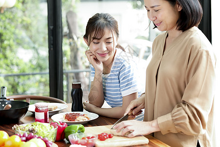 二十几岁母女60几岁家庭生活方式美食图片