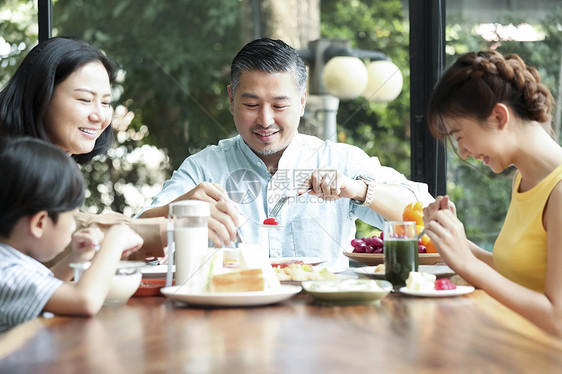 幸福家庭早餐图片