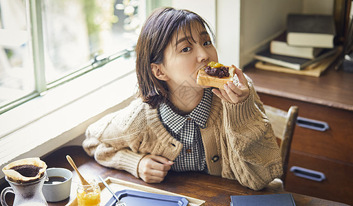 吃饭的女人图片