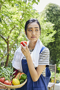 青春自给自足农村妇女生活方式农业图片