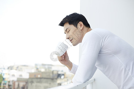 帅哥侧脸忧郁图片