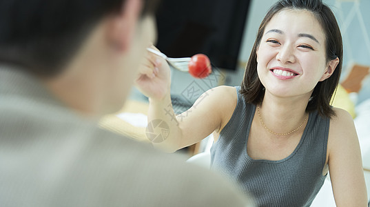 可爱共存留白男人和女人夫妻生活方式图片