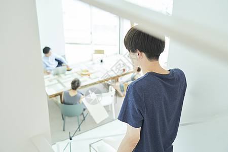 通体起床日本人男女同伴的生活方式图片