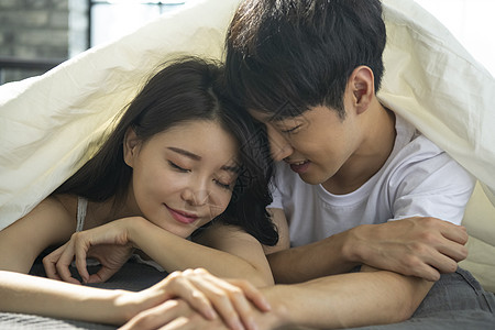 被窝瑟瑟发抖背景