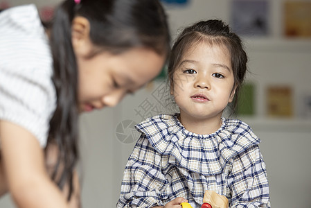 生机勃勃小学生孩子气的儿童生活方式游戏图片