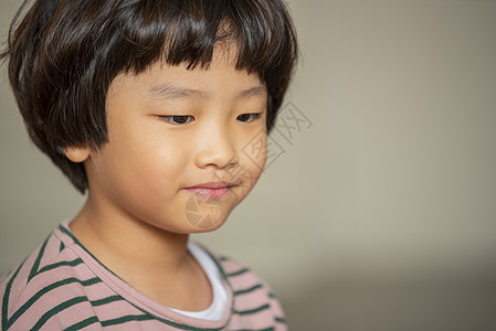 天真无邪的小男孩图片