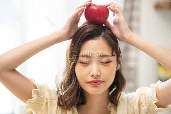 休假一人外国人女美图片