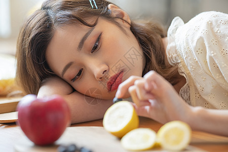 亚洲盘孤独的女生活美食图片