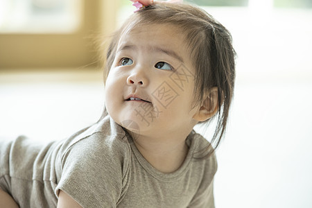 生活床被褥小孩图片