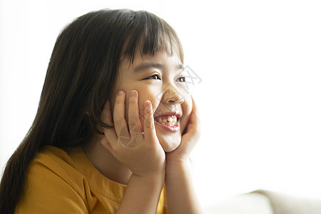 笑脸年轻的女孩纯洁孩子的生活方式图片