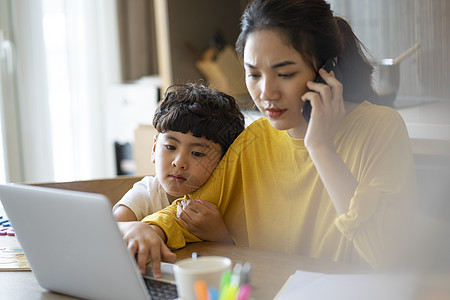 女生白领女父母和孩子的生活方式育儿形象图片