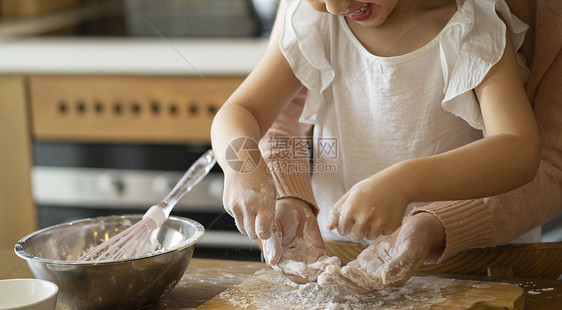 甜食白人纽带父母和孩子的生活方式烹饪图片