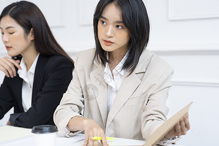 西服面试女生妇女商务会议图片