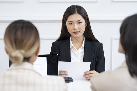 公司沉思职业女商务面试图片