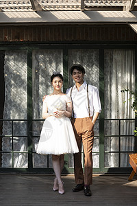 拍婚纱照的新娘新郎图片