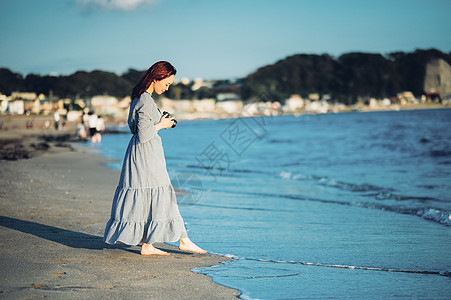 度假干净女一个女人在海里图片