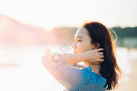 观光太阳系女士们一个女人在海里图片