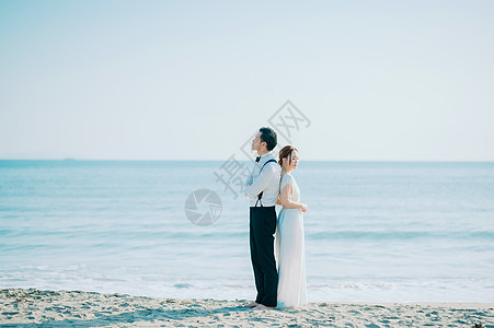 女海岸男人和女人海边婚礼肖像图片
